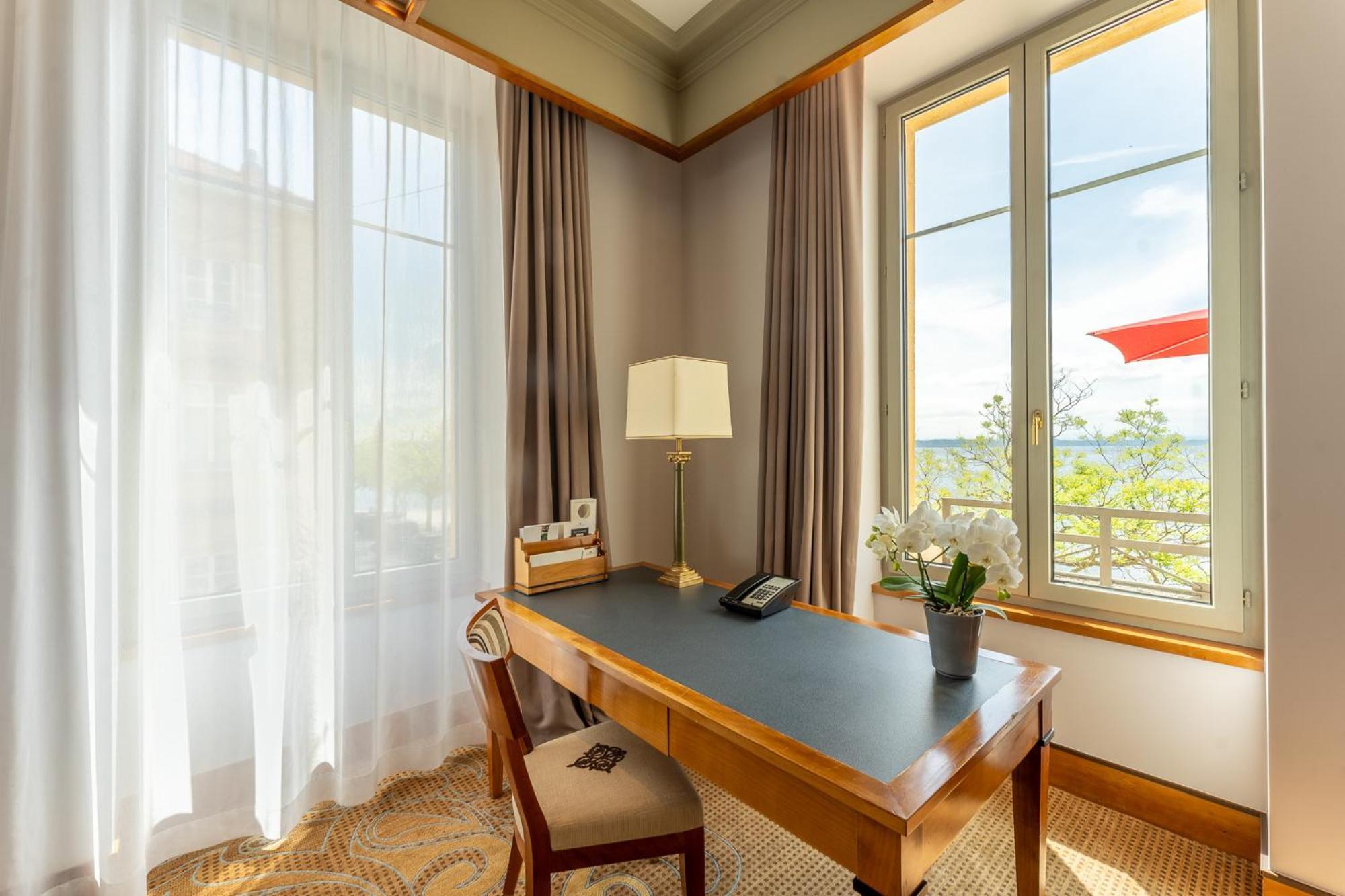 Beau Rivage Hotel Невшатель Экстерьер фото A room at the hotel