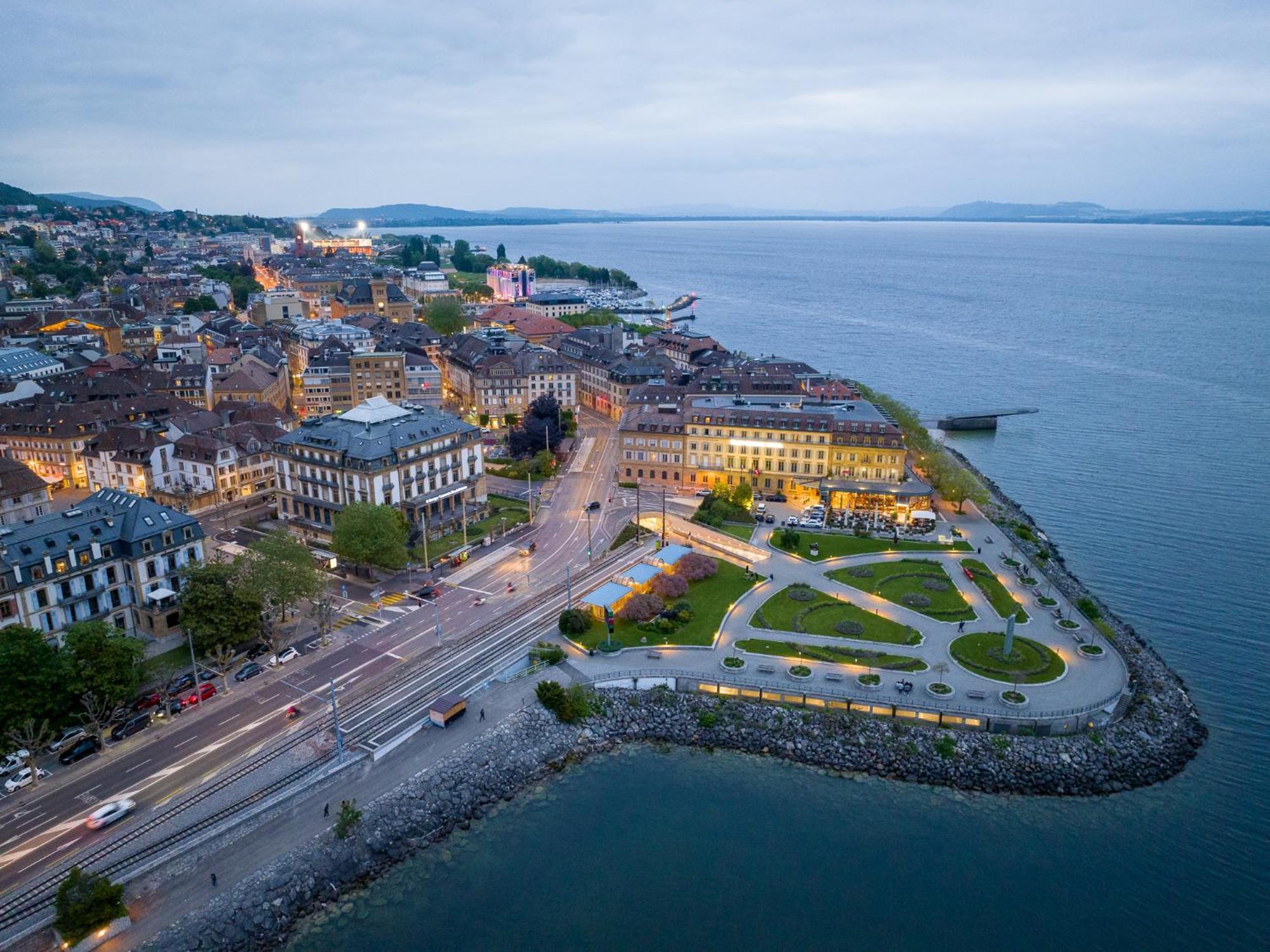 Beau Rivage Hotel Невшатель Экстерьер фото Aerial view of the town