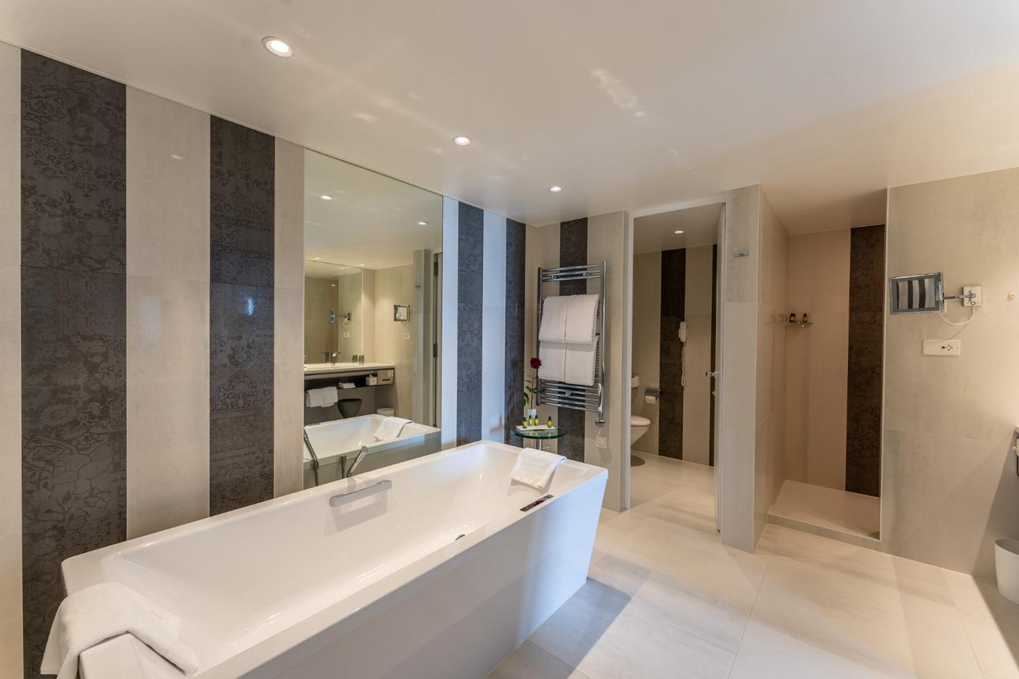 Beau Rivage Hotel Невшатель Экстерьер фото Bathroom